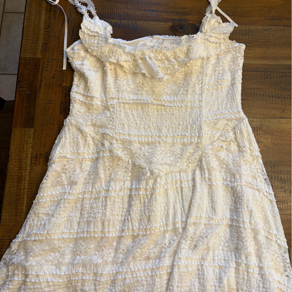 Cream Lace Sleeveless Dress